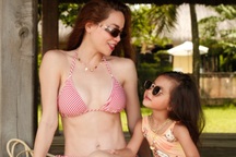 Hồ Ngọc Hà diện đồ đồng điệu cùng con gái, không hàng hiệu vẫn gây sốt