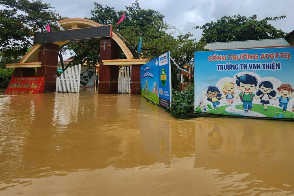 ព្យុះប៊ូឡូប៉ះពាល់ដល់កន្លែងអប់រំជាង១០០ខ្នង - ១ Bão Bualoi gây ảnh hưởng đến hơn 100 cơ sở giáo dục - 1