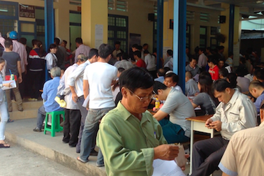 Chen lấn, nhộn nhạo đổi giấy phép lái xe