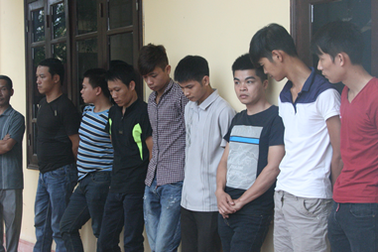 Cán bộ, công chức tham gia đánh bạc ăn tiền