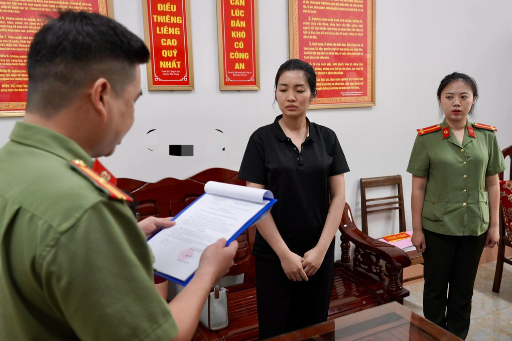 Khởi tố cô gái truyền bá văn hóa phẩm đồi trụy - 1 Khởi tố cô gái truyền bá văn hóa phẩm đồi trụy - 1