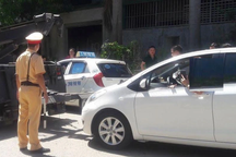 Tài xế tông xe rồi quật ngã Thượng úy cảnh sát giao thông