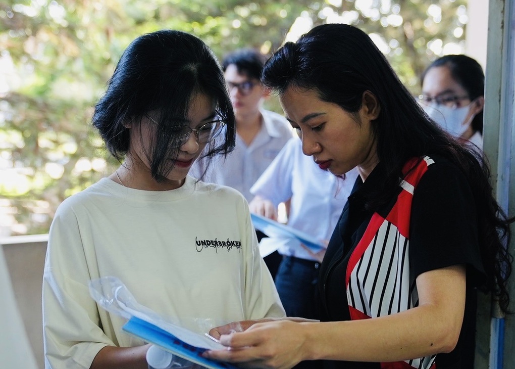 Hàng chục ngàn thí sinh chọn thi lại tranh suất vào đại học sớm - 2 Hàng chục ngàn thí sinh chọn thi lại tranh suất vào đại học sớm - 2
