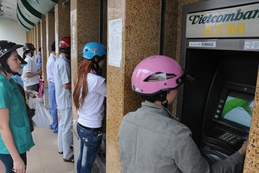 Hoa mắt với phí ngân hàng