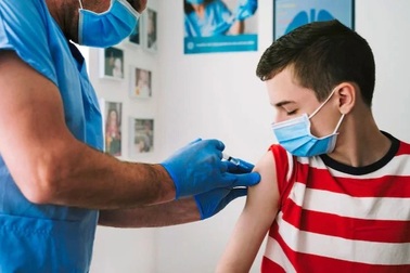 Anh sẽ tiêm vắc xin Covid-19 cho thiếu niên 12-15 tuổi