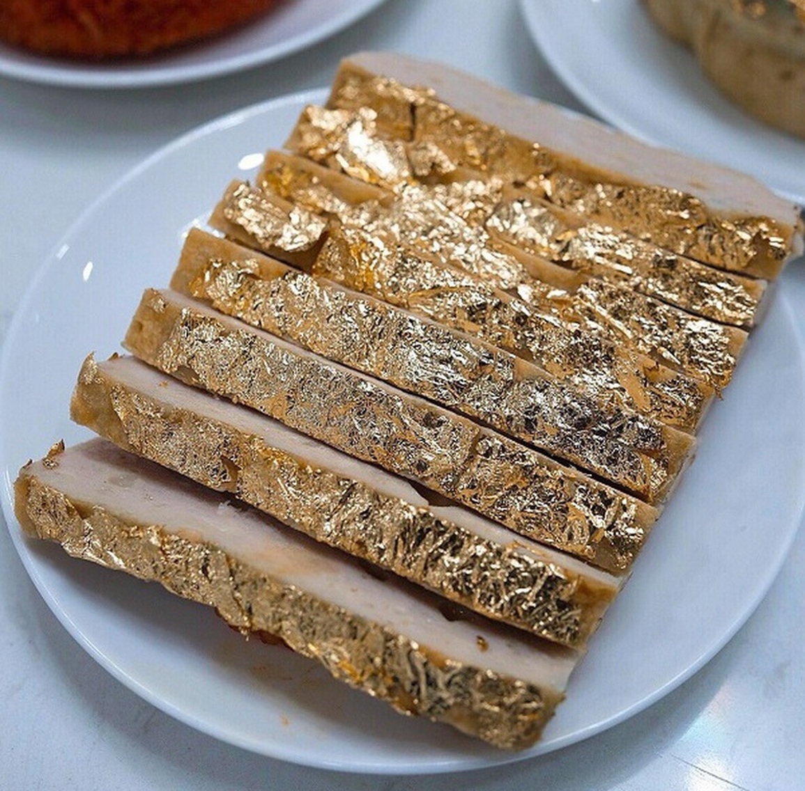 Giò chả dát vàng tiền triệu ngày vía Thần tài, ăn cả vàng để… thụ lộc - 3 Giò chả dát vàng tiền triệu ngày vía Thần tài, ăn cả vàng để… thụ lộc - 3