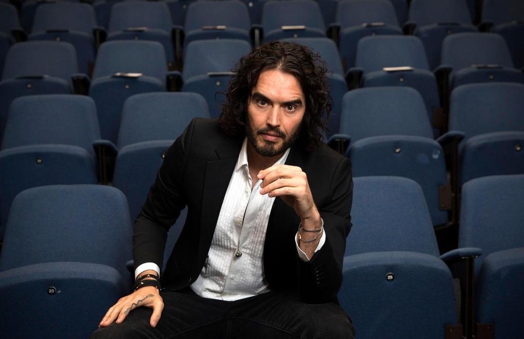 Nam diễn viên Russell Brand bị cáo buộc cưỡng hiếp, quấy rối, bạo hành - 1 Nam diễn viên Russell Brand bị cáo buộc cưỡng hiếp, quấy rối, bạo hành - 1