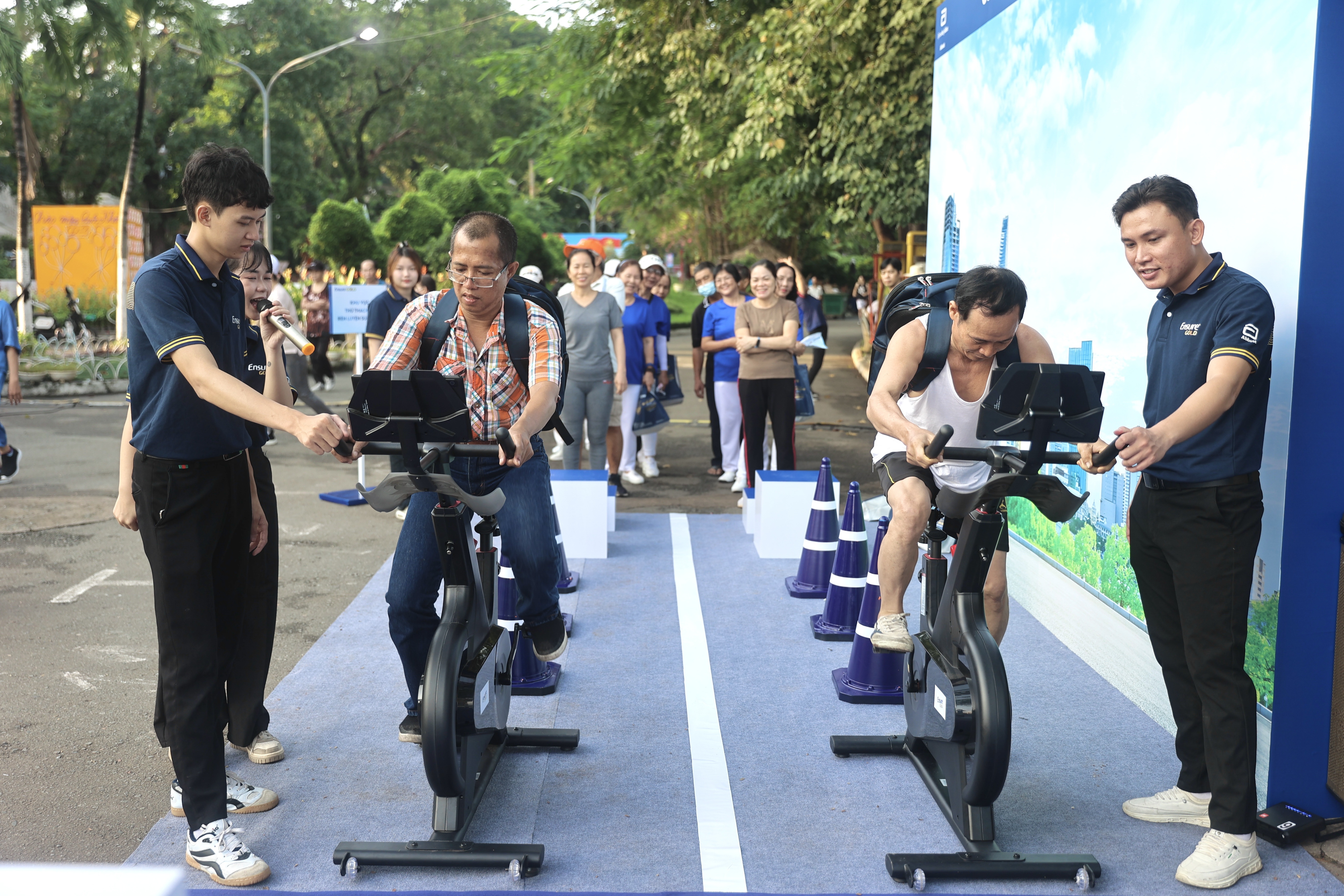 เทศกาลที่น่าตื่นเต้นเพื่อปรับปรุงสุขภาพและเพลิดเพลินกับชีวิตทุกวันในนครโฮจิมินห์ - 4 Sôi nổi ngày hội Tăng cường sức khỏe, vui sống mỗi ngày tại TPHCM - 4