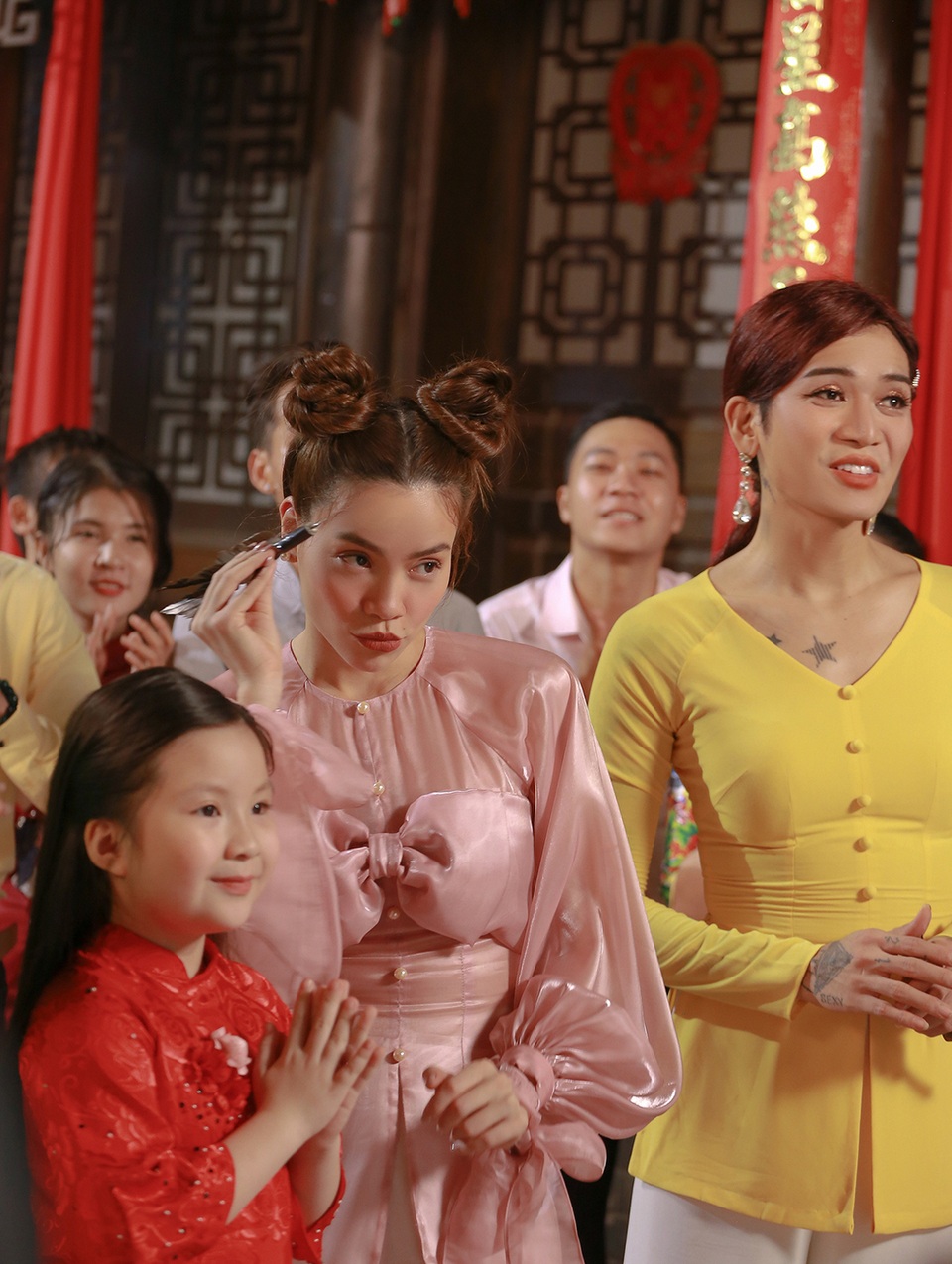 Hồ Ngọc Hà bất ngờ tung MV Xuân hài hước - 3 Hồ Ngọc Hà bất ngờ tung MV Xuân hài hước - 3