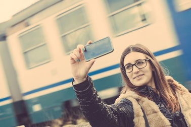 Sri Lanka cấm chụp selfie gần đường ray tàu điện để hạn chế tai nạn