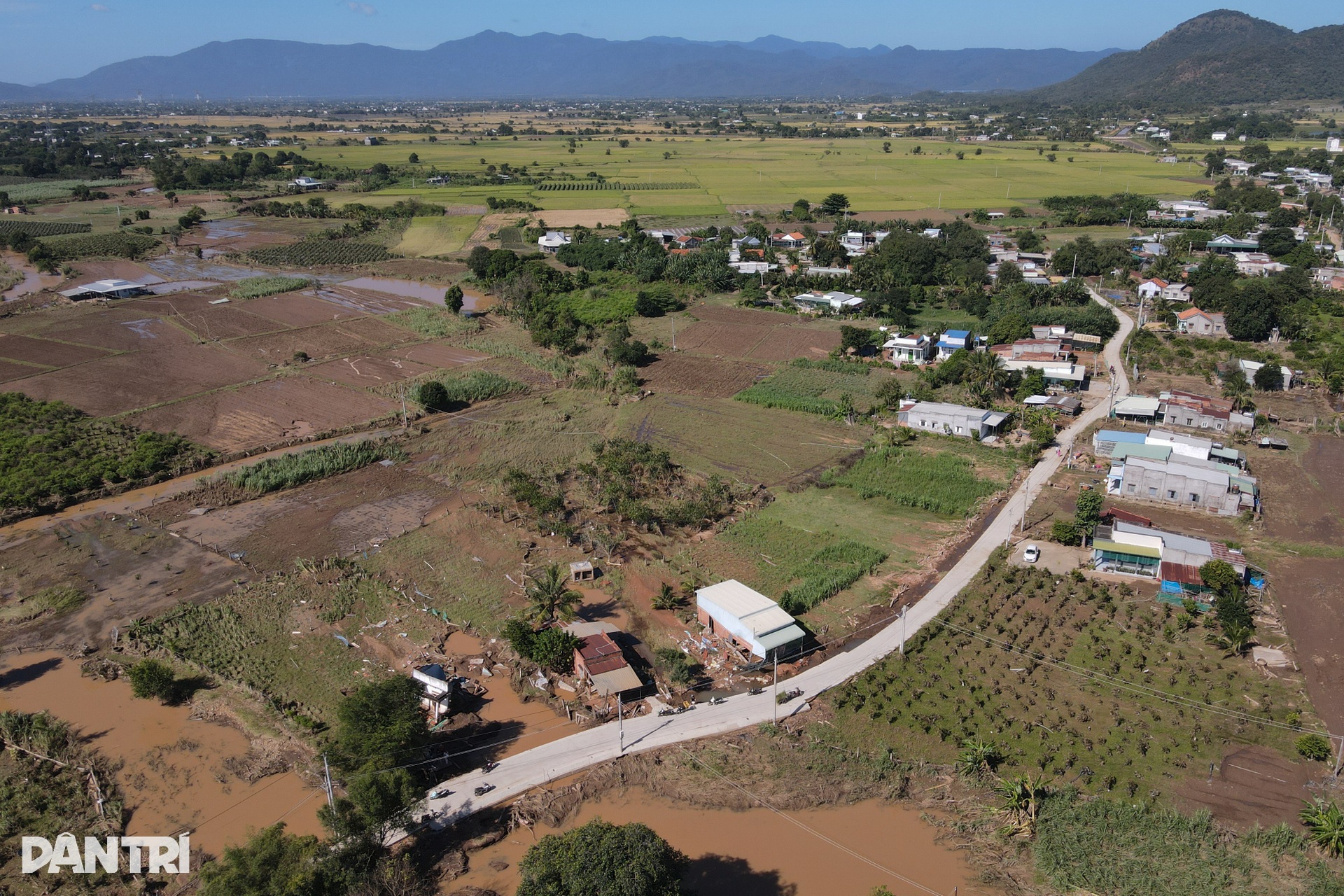 Xóm nghèo tan hoang, người dân Lâm Đồng trắng tay sau trận lũ lịch sử - 15 Xóm nghèo tan hoang, người dân Lâm Đồng trắng tay sau trận lũ lịch sử - 15