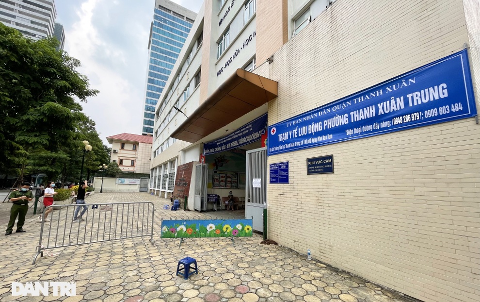 Cận cảnh trạm y tế lưu động được lắp đặt tại quận Thanh Xuân để chống dịch - 1 Cận cảnh trạm y tế lưu động được lắp đặt tại quận Thanh Xuân để chống dịch - 1