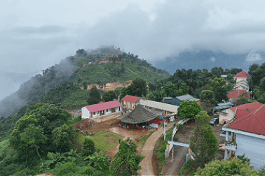 Người mẹ Bản Mạo dù bận lo cơm áo nhưng đã "rất hạnh phúc ở trong ngực"