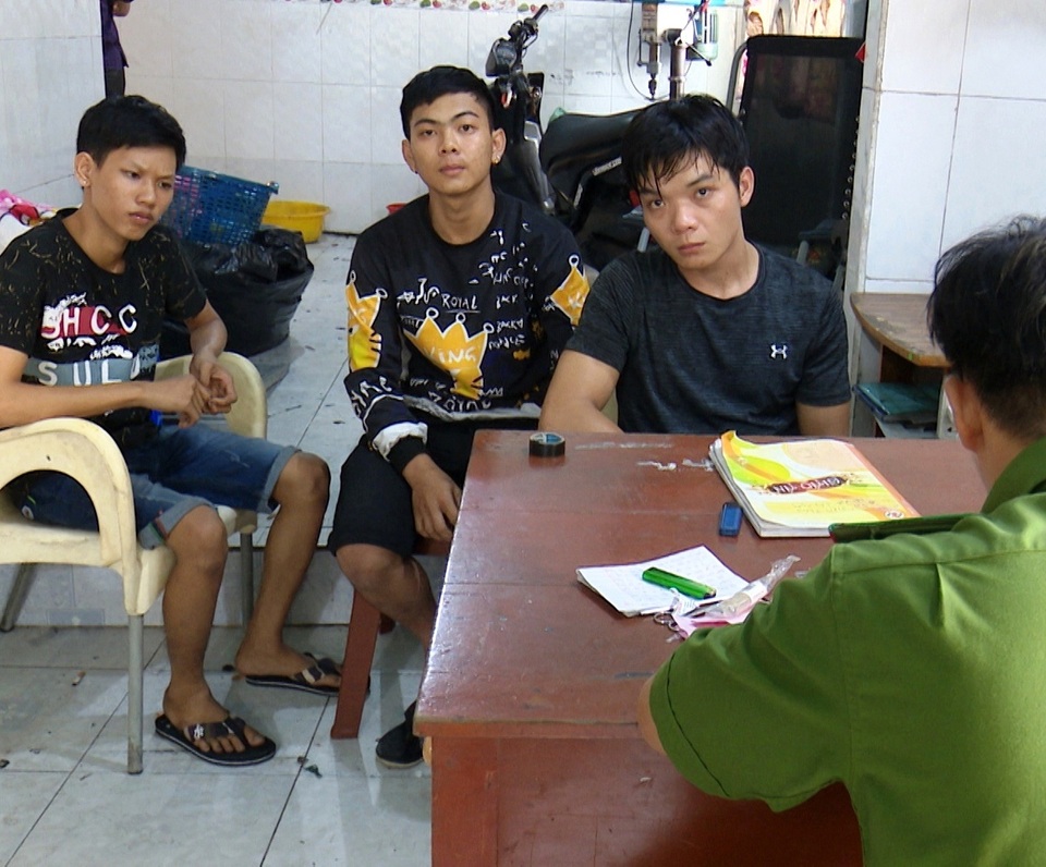 Bắt vụ vận chuyển ma túy lớn nhất từ trước đến nay ở Cà Mau - 2 Bắt vụ vận chuyển ma túy lớn nhất từ trước đến nay ở Cà Mau - 2