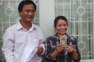 Đã trao 5 triệu yên cho người mua ve chai