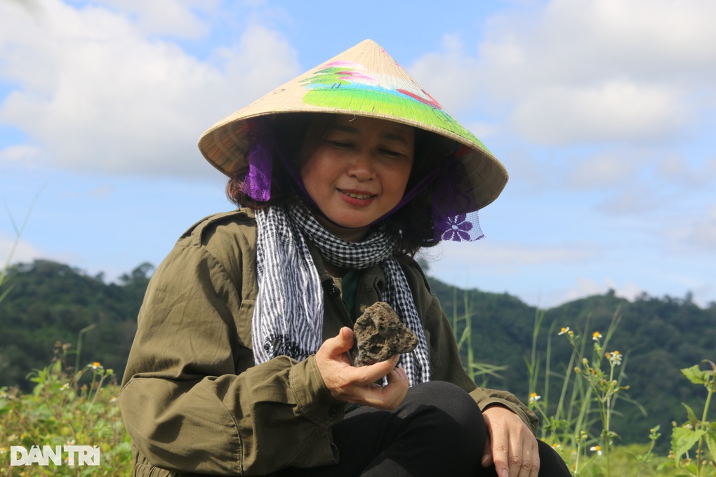 Người phụ nữ 3 năm miệt mài tìm trái ngọt dưới chân núi lửa - 1 Người phụ nữ 3 năm miệt mài tìm trái ngọt dưới chân núi lửa - 1