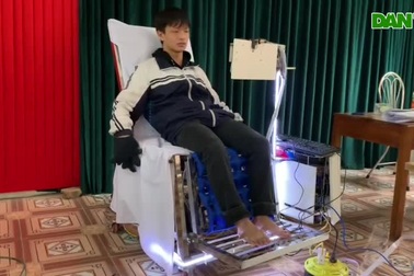 Học sinh chế tạo "giường thông minh" giúp người bệnh liệt tay chân