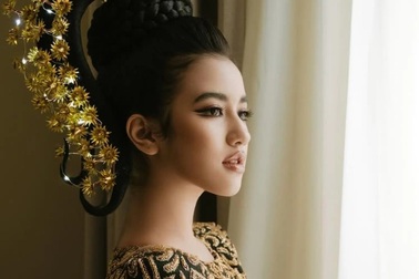 Công chúa 13 tuổi của Campuchia tỏa sức hút của một ngôi sao showbiz