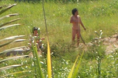 Chính quyền vào cuộc vụ hai mẹ con khỏa thân giữ đất