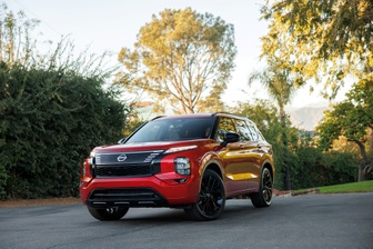 Cắt giảm ngân sách, Nissan “mượn” Mitsubishi Outlander làm xe PHEV đầu tiên