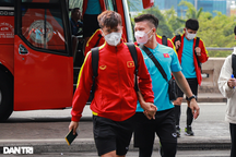 Đội tuyển Việt Nam rời TPHCM sang Indonesia đá bán kết AFF Cup