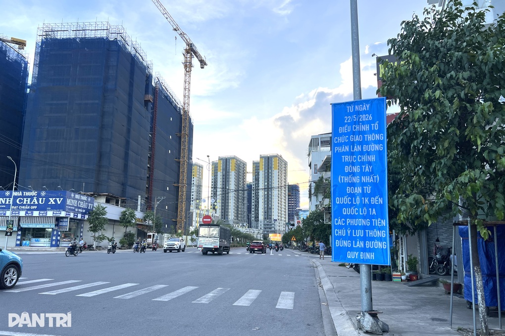 Thay biển báo, kẻ lại vạch trên tuyến đường “ô tô giành hết làn” ở TPHCM - 3