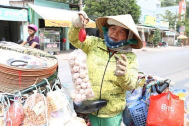 Những phận đời bên gánh hàng rong