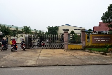 Lãnh đạo "đánh nhau", 600 công nhân lãnh đủ