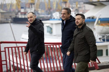 Tên lửa Nga nổ gần đoàn xe của Tổng thống Ukraine Zelensky