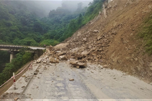 Eo Cô Gái sạt lở, đường lên Cửa khẩu quốc tế Cầu Treo tê liệt