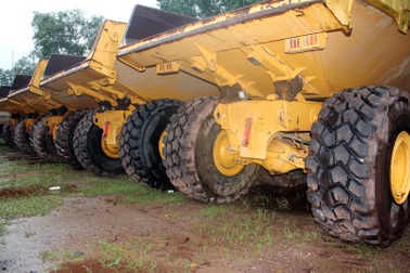 Xót xa nhìn dàn xe gần 80 tỷ đồng bị... "vứt xó"