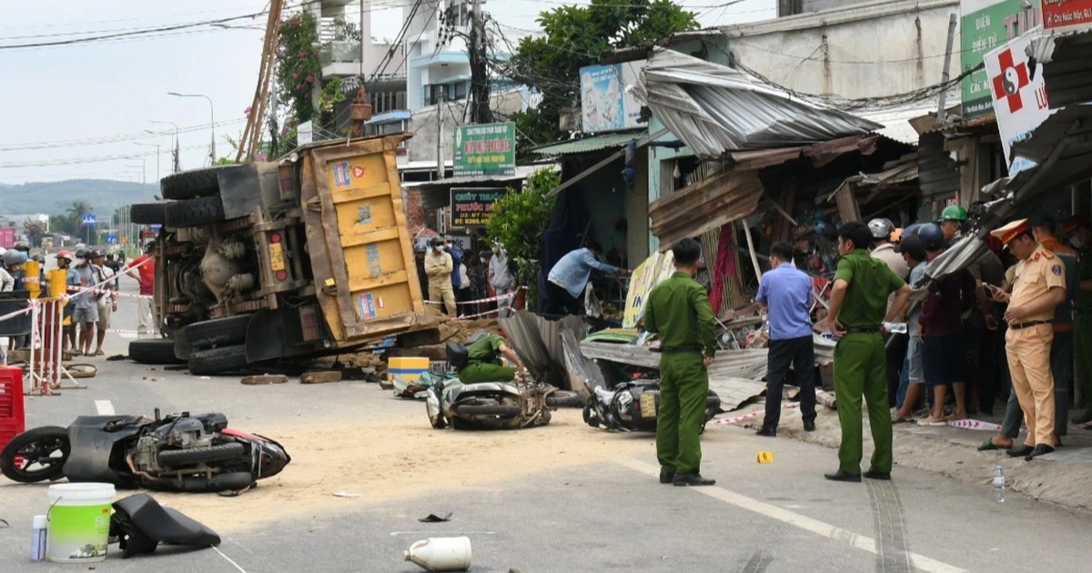 Vụ tai nạn 5 người thương vong ở Quảng Ngãi: Ô tô và xe máy đều có lỗi
