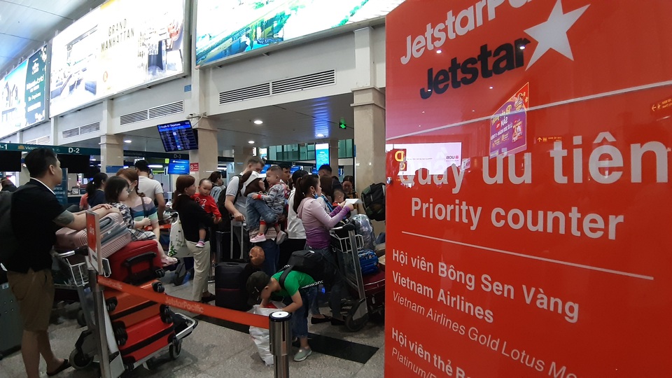 Vật vạ nửa ngày ở sân bay chờ được về quê ăn Tết - 8