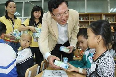 Bộ trưởng Phạm Vũ Luận thăm “Lớp học hy vọng” 