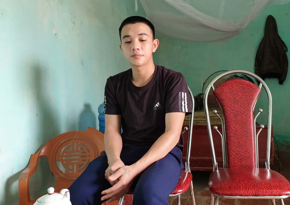 Cậu học trò lớp 12 tự chăn nuôi kiếm tiền đi học - 1 Cậu học trò lớp 12 tự chăn nuôi kiếm tiền đi học - 1