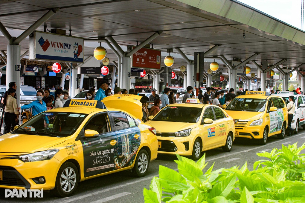 Duy trì bãi đệm taxi ở sân bay Tân Sơn Nhất đến Tết 2024 - 1 Duy trì bãi đệm taxi ở sân bay Tân Sơn Nhất đến Tết 2024 - 1