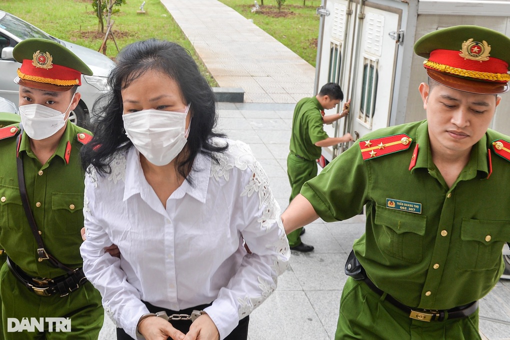 Cựu Chủ tịch Hà Nội Nguyễn Đức Chung nói gì trước khi tòa nghị án? - 1 Cựu Chủ tịch Hà Nội Nguyễn Đức Chung nói gì trước khi tòa nghị án? - 1