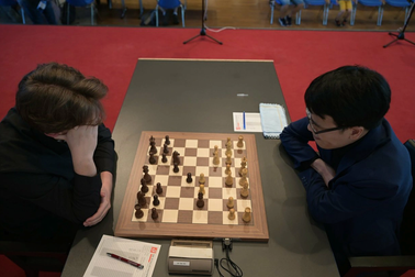 Quang Liêm đánh bại kỳ thủ số một nước Đức