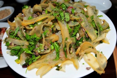 Nộm da trâu - món ngon lạ miệng ở Sơn La