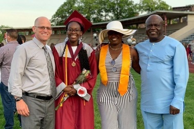 Ngỡ ngàng nữ sinh nghèo Harvard nhường học bổng "khủng" cho các bạn