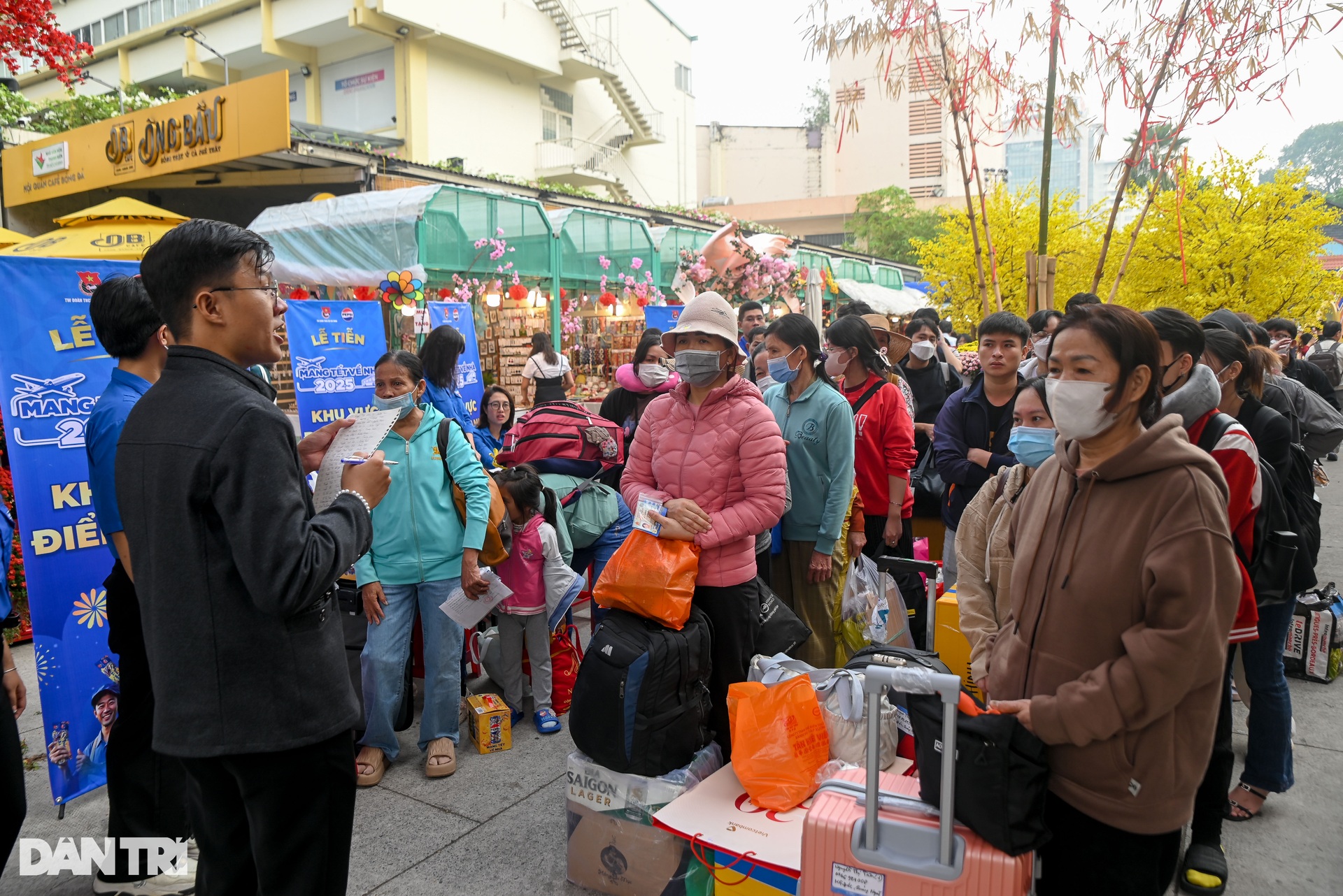 Ấm áp chuyến xe, chuyến bay đưa hơn 5.000 người lao động mang Tết về nhà - 11 Ấm áp chuyến xe, chuyến bay đưa hơn 5.000 người lao động mang Tết về nhà - 11