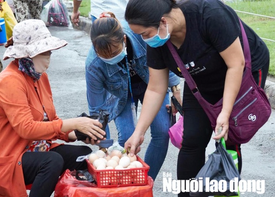 Đìu hiu chợ tạm công nhân mùa Covid-19 - 4 Đìu hiu chợ tạm công nhân mùa Covid-19 - 4