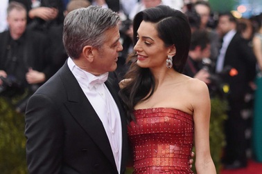 Tài tử George Clooney gây bất ngờ khi tiết lộ khả năng may vá