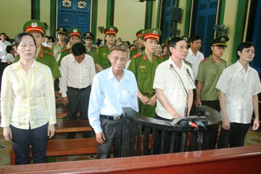 Nguyên Chủ tịch huyện Hóc Môn lĩnh 26 năm tù