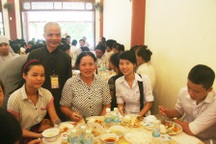 “Cháy” cơm chay miễn phí sau buổi thi Toán