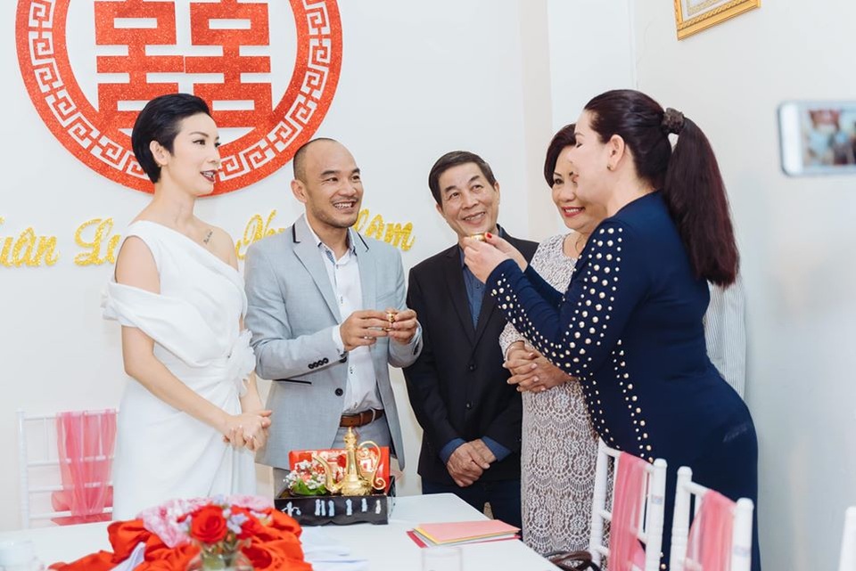 4 tháng sau đám cưới bí mật, Xuân Lan mới tiết lộ ảnh đám hỏi - 9 4 tháng sau đám cưới bí mật, Xuân Lan mới tiết lộ ảnh đám hỏi - 9