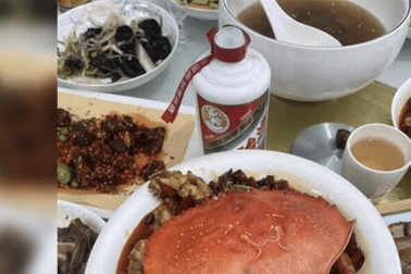 Mạng xã hội Trung Quốc bùng nổ tranh cãi về lễ tang xa xỉ