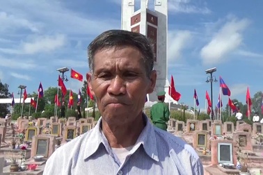 Thân nhân liệt sĩ Lê Văn Kiệm phát biểu