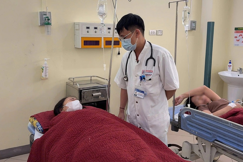 Số công nhân may mặc nhập viện nghi ngộ độc thực phẩm tăng lên 174 - 1