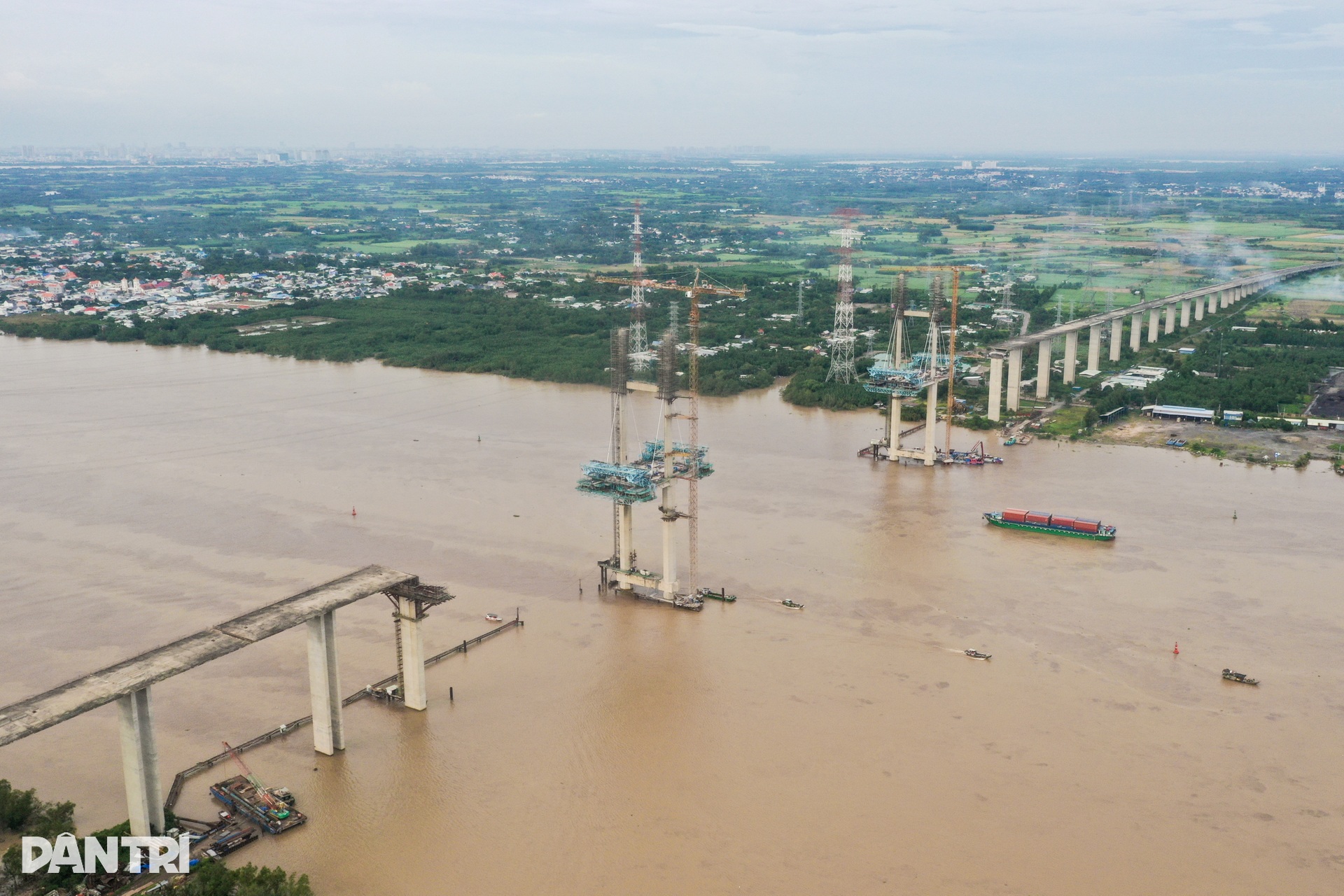 Cây cầu cao nhất Việt Nam nối Cần Giờ - Đồng Nai nhộn nhịp thi công - 1 Cây cầu cao nhất Việt Nam nối Cần Giờ - Đồng Nai nhộn nhịp thi công - 1